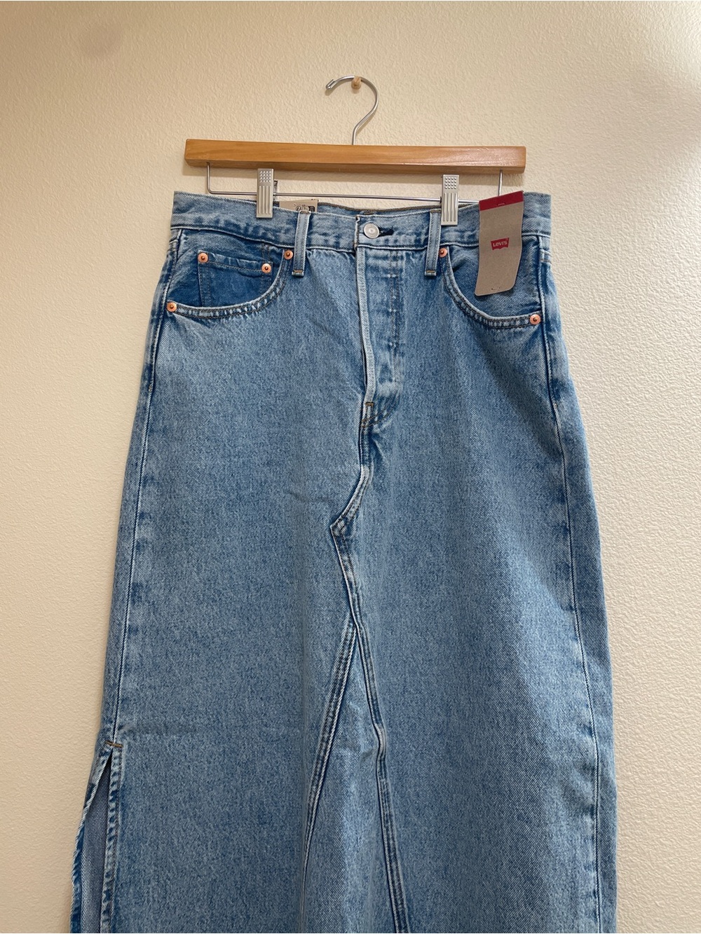 Levi's Light Blue High-Waist Denim Skirt with Front Seam